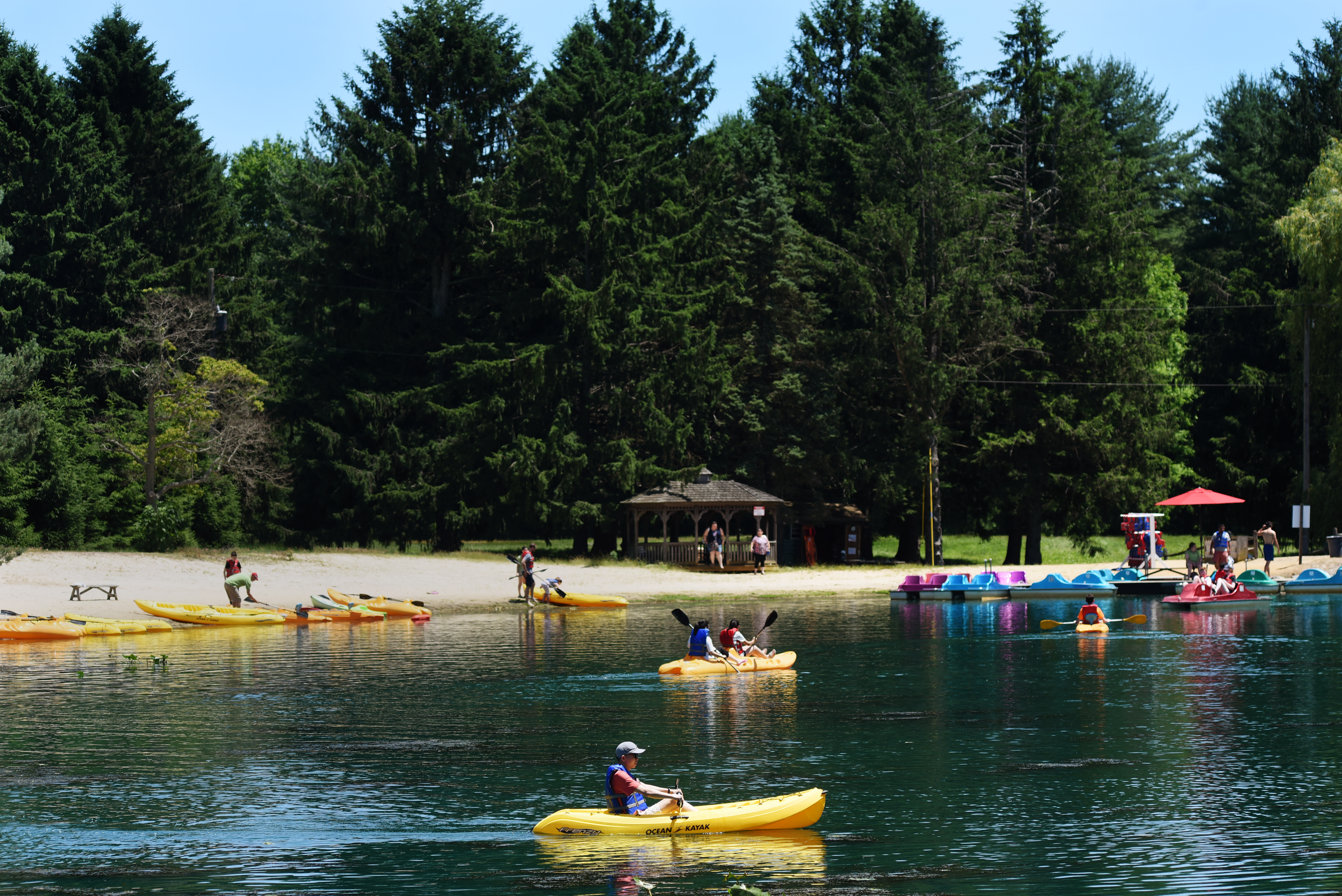 Amenities Lakefront Lake Aera.