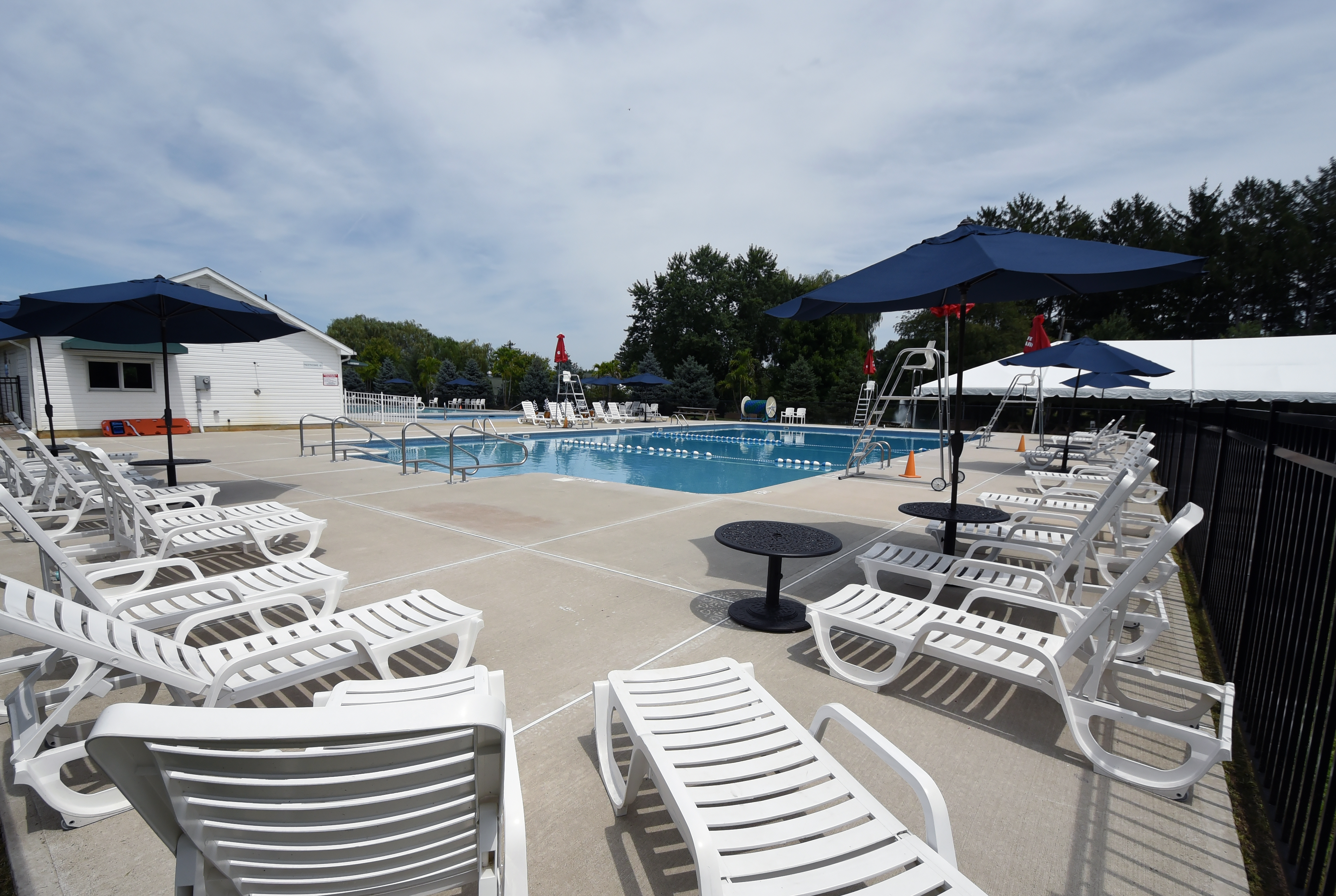 Amenities Lakefront Pool Complex 5