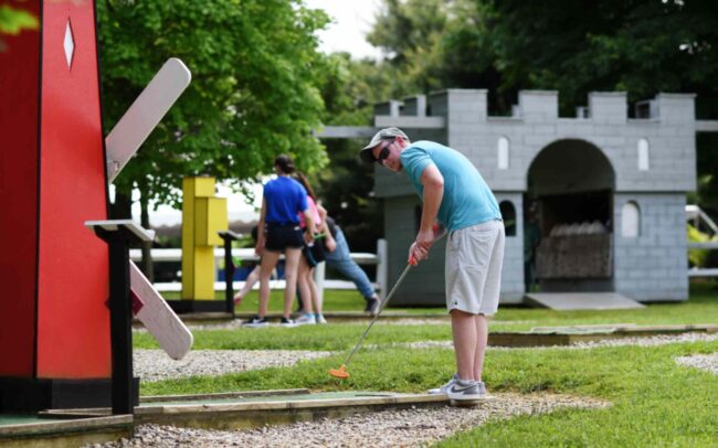 Amenities Mini Golf